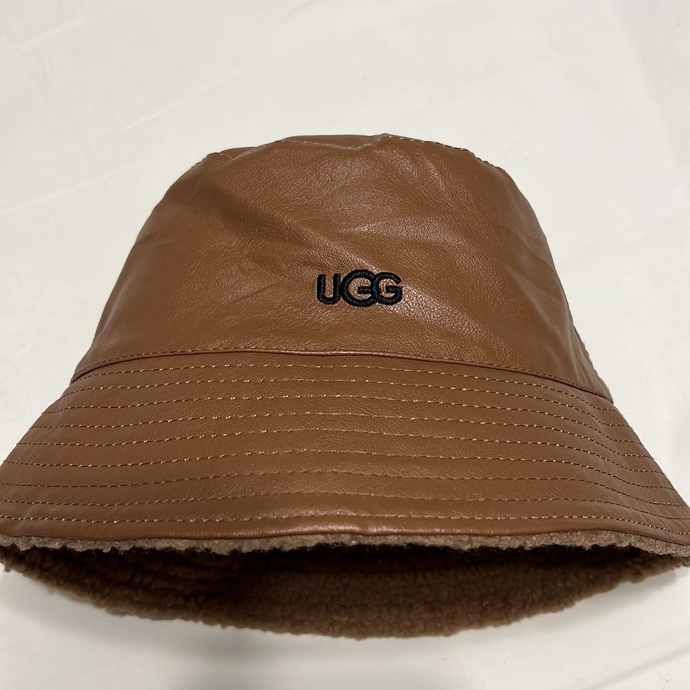 UGG BUCKET HAT